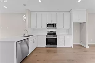 9822 SW 34th Pl, Portland, OR 97219 - Photo 9