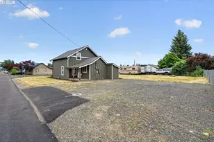 502 E 4th St, Molalla, OR 97038 - Photo 33