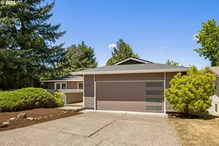 2721 SW Plum Ct, Portland, OR 97219 - Photo 3