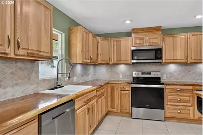 2914 W 10th St, The Dalles, OR 97058 - Photo 5