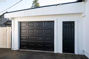 710 S 3rd St, Cottage Grove, OR 97424 - Photo 5