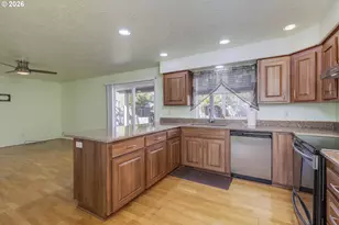 4445 Great Plains Dr NE, Salem, OR 97305 - Photo 9