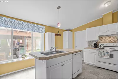 1230 SW Emma Dr, McMinnville, OR 97128 - Photo 5