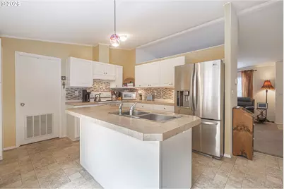 1230 SW Emma Dr, McMinnville, OR 97128 - Photo 9