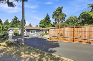 5327 NE Simpson St, Portland, OR 97218 - Photo 5