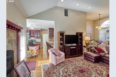 910 Pioneer Dr, Silverton, OR 97381 - Photo 7