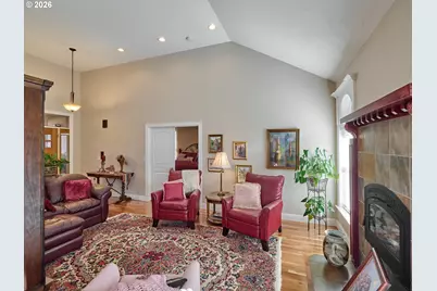 910 Pioneer Dr, Silverton, OR 97381 - Photo 5