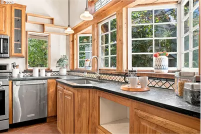 26 NE Stanton St, Portland, OR 97212 - Photo 23