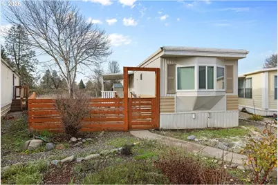 111 Briarwood Way, Grants Pass, OR 97526 - Photo 1