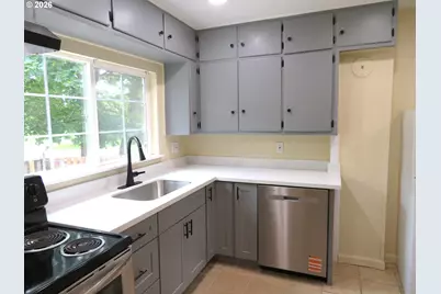 884 SE 7th Ave, Hillsboro, OR 97123 - Photo 17