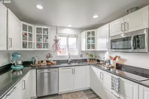 213 NW Lalack Ct, Dallas, OR 97338 - Photo 9