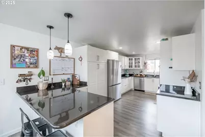 213 NW Lalack Ct, Dallas, OR 97338 - Photo 7