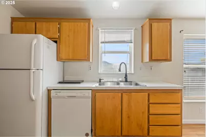 308 NW Civil Bend Ave, Winston, OR 97496 - Photo 17