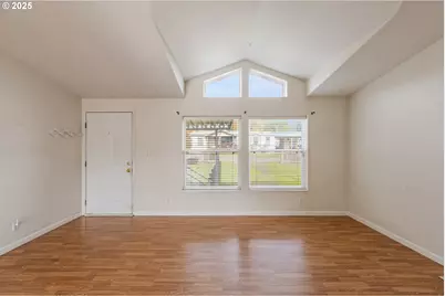 308 NW Civil Bend Ave, Winston, OR 97496 - Photo 5