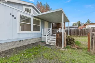 308 NW Civil Bend Ave, Winston, OR 97496 - Photo 3