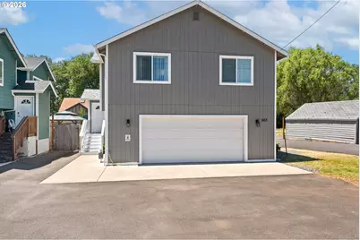 563 S State St, Sutherlin, OR 97479 - Photo 1