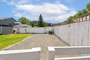 563 S State St, Sutherlin, OR 97479 - Photo 33