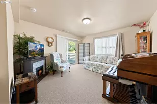 563 S State St, Sutherlin, OR 97479 - Photo 21