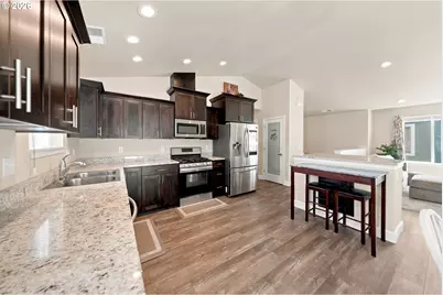 563 S State St, Sutherlin, OR 97479 - Photo 11