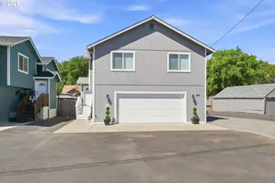 563 S State St, Sutherlin, OR 97479 - Photo 3