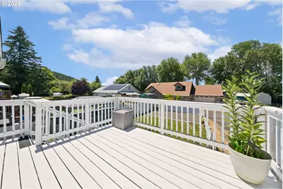 563 S State St, Sutherlin, OR 97479 - Photo 29
