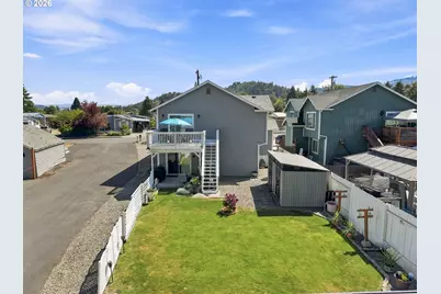 563 S State St, Sutherlin, OR 97479 - Photo 35