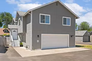 563 S State St, Sutherlin, OR 97479 - Photo 3
