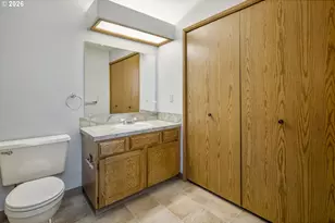 12516 SE Stark St, Portland, OR 97233 - Photo 21