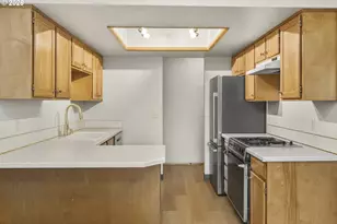 12516 SE Stark St, Portland, OR 97233 - Photo 9