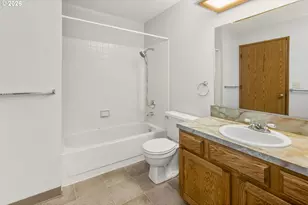 12516 SE Stark St, Portland, OR 97233 - Photo 23