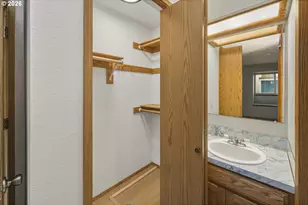 12516 SE Stark St, Portland, OR 97233 - Photo 35