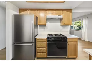 12516 SE Stark St, Portland, OR 97233 - Photo 5