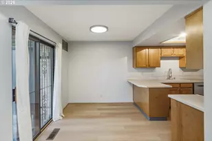 12516 SE Stark St, Portland, OR 97233 - Photo 11