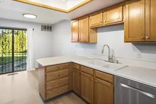 12516 SE Stark St, Portland, OR 97233 - Photo 13