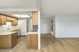 12516 SE Stark St, Portland, OR 97233 - Photo 17