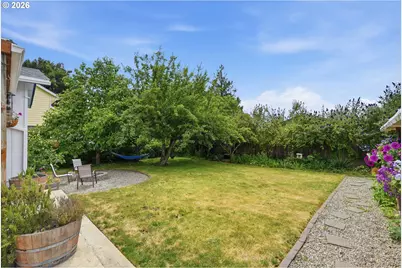 1277 W 14th St, Coquille, OR 97423 - Photo 21