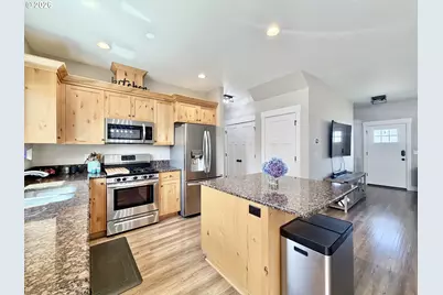 1202 Albatross Ct, Sweet Home, OR 97386 - Photo 13
