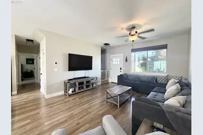 1202 Albatross Ct, Sweet Home, OR 97386 - Photo 7