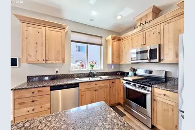 1202 Albatross Ct, Sweet Home, OR 97386 - Photo 15