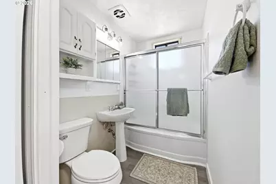 719 18th St, Springfield, OR 97477 - Photo 13