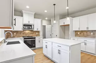 305 E Caribou Ct, La Center, WA 98629 - Photo 9