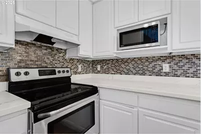 4815 SW 1st Ave, Portland, OR 97239 - Photo 7