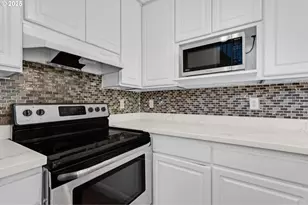 4815 SW 1st Ave, Portland, OR 97239 - Photo 7