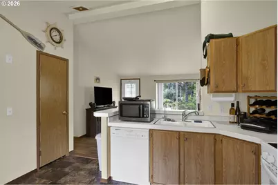 90 Outer Dr, Florence, OR 97439 - Photo 7