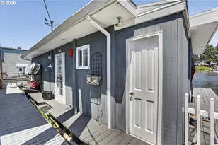 559 NE Bridgeton Rd, Portland, OR 97211 - Photo 5
