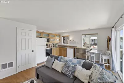 559 NE Bridgeton Rd #6, Portland, OR 97211 - Photo 17