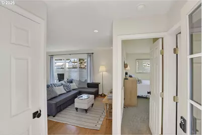 559 NE Bridgeton Rd #6, Portland, OR 97211 - Photo 11