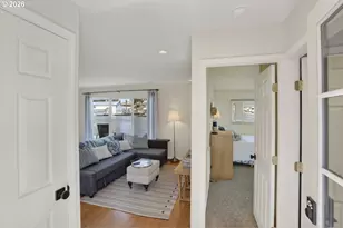 559 NE Bridgeton Rd, Portland, OR 97211 - Photo 11