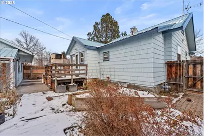 1029 Walnut St, Baker City, OR 97814 - Photo 9