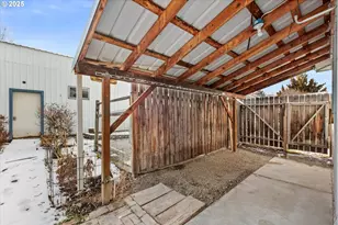 1029 Walnut St, Baker City, OR 97814 - Photo 15